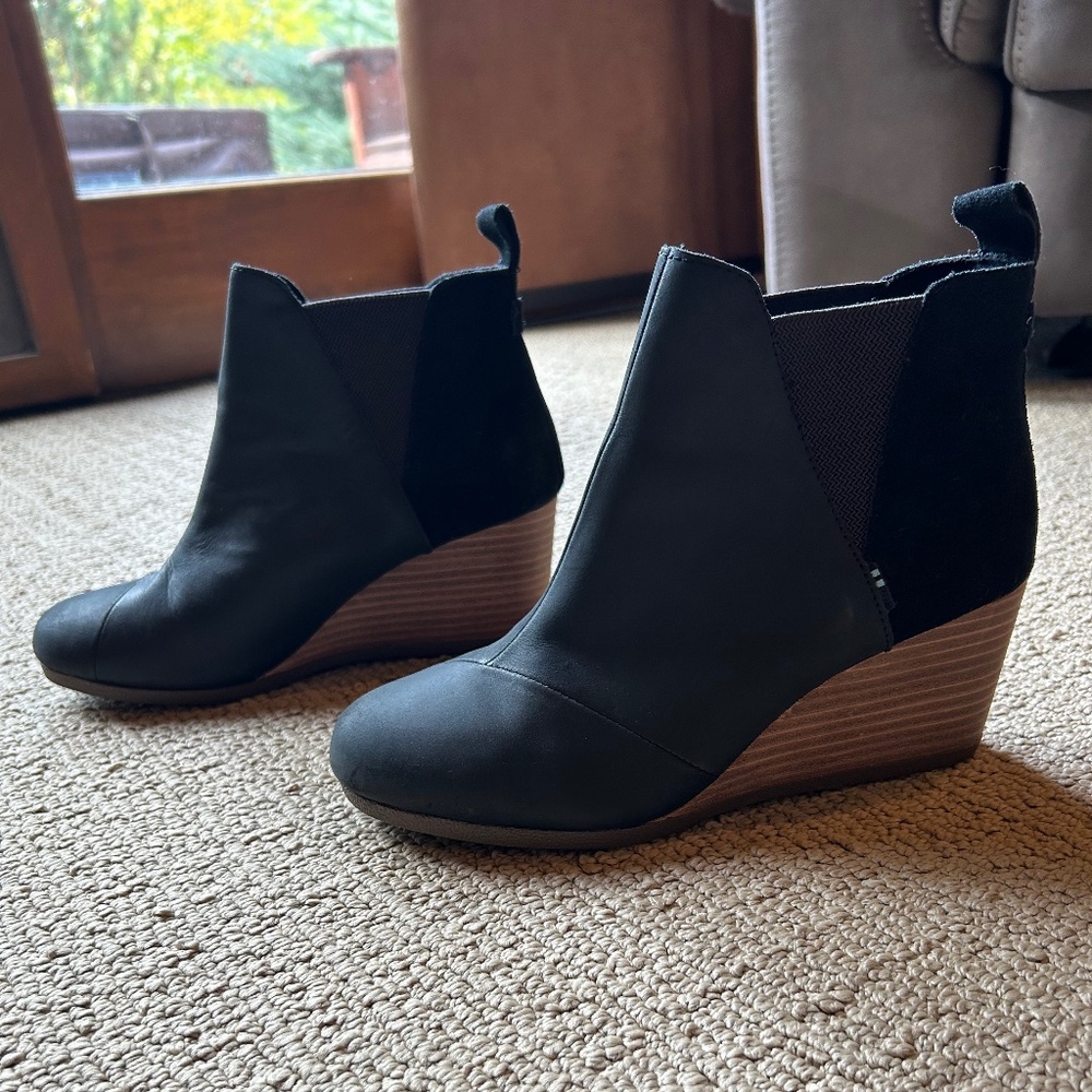 Toms leather wedge booties